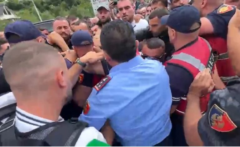 “HIQINI DUART”/ Aksioni për prishjen e ndërtimeve pa leje në Theth, banorët përplasen me policinë