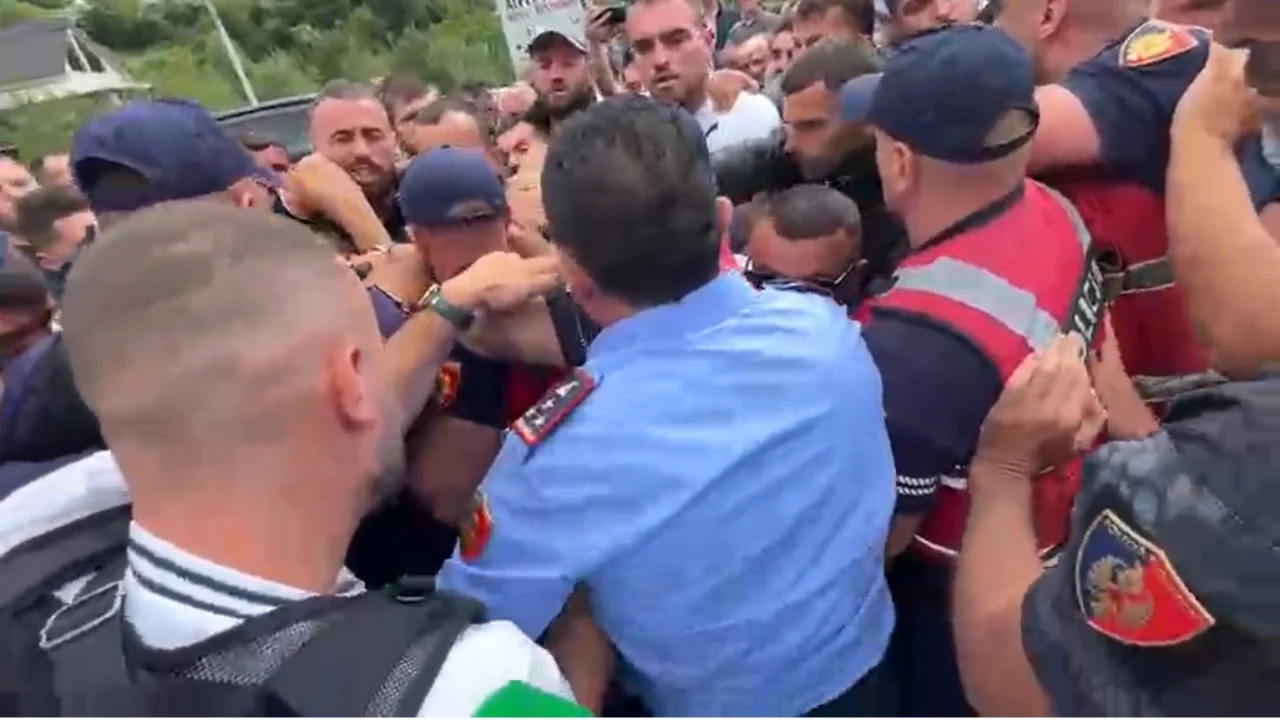 “HIQINI DUART”/ Aksioni për prishjen e ndërtimeve pa leje në Theth, banorët përplasen me policinë