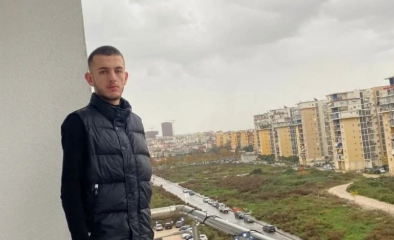 PUBLIKOHET FOTO/ Kush është 23-vjeçari që u gjet i pajetë pranë liqenit të Shkopetit! Dyshimet për vrasjen e tij