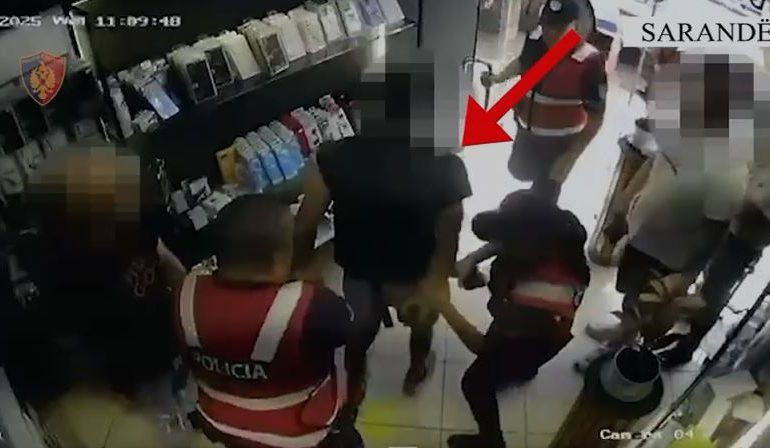 E PËSON KEQ/ Vodhi disa sende dhe kartë bankare, përfundon në pranga 29-vjeçari në Ksamil