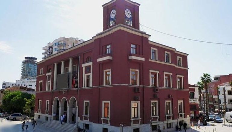 EMRAT/ Kush janë drejtorët dhe kryetarët e njësive administrative që dhanë dorëheqjen në Bashkinë e Durrësit