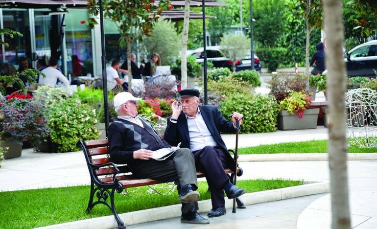 HYN NË FUQI RREGULLORJA/ Si bëhet aplikimi dhe dokumentacioni për vitet e punës para ‘93 për pension