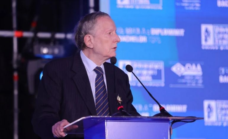 DETAJE/ Kishte lënë takim në hollin e hotelit, si u gjend pa jetë në dhomën e tij ish-ambasadori gjerman
