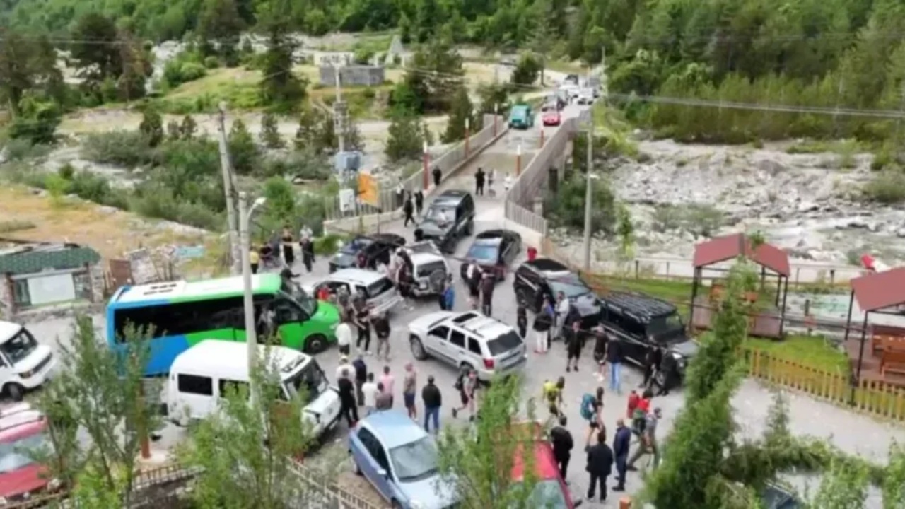 "PO FLIJA KUR ERDHËN DUKE BËRTITUR..."/ Turisti shqiptaro-britanik: Sendet e mia janë ende nën rrënoja