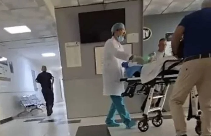 “PO MË VDES ÇUPA ORE, MË LINI…”/ Policia e Vlorës shoqëron në komisariat babain e 17-vjeçares