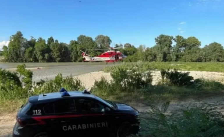 TRAGJIKE NË ITALI/ U ngjit në një shpat për të bërë ‘selfie’ me shoqet e saj, 15-vjeçarja vdes pas i bie shkëmbi sipër