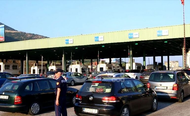 FLUKS I MADH HYRJE-DALJESH NË MORINË/ Mbi 600 mijë shtetas kaluan në dy anët Kosovë-Shqipëri
