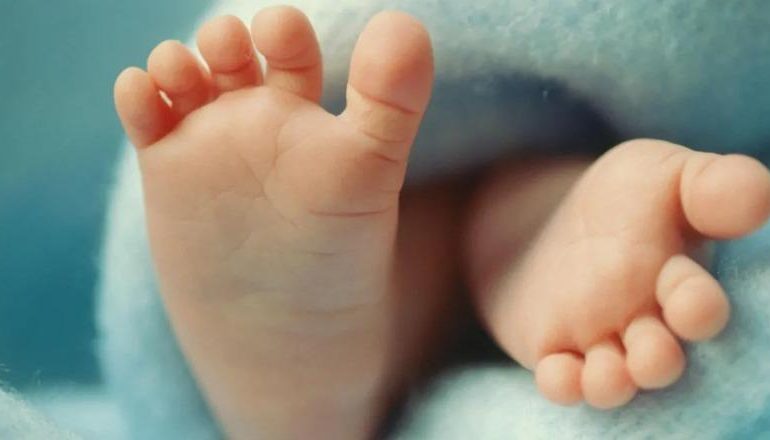 ANGLI/ Foshnjat e krijuara duke përdorur ADN-në e tre personave lindin pa sëmundje të trashëgueshme
