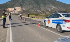 E PËSOJNË KEQ DY SHOFERËT/ Kryen parakalim të gabuar në aksin Librazhd-Qafë Thanë, policia...