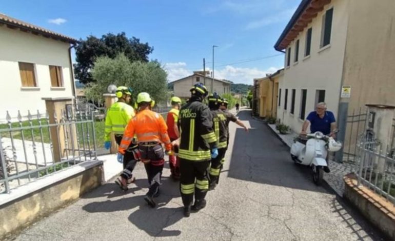 AKSIDENT I RËNDË NË PUNË/ Kamioni përplas shqiptarin pas murit
