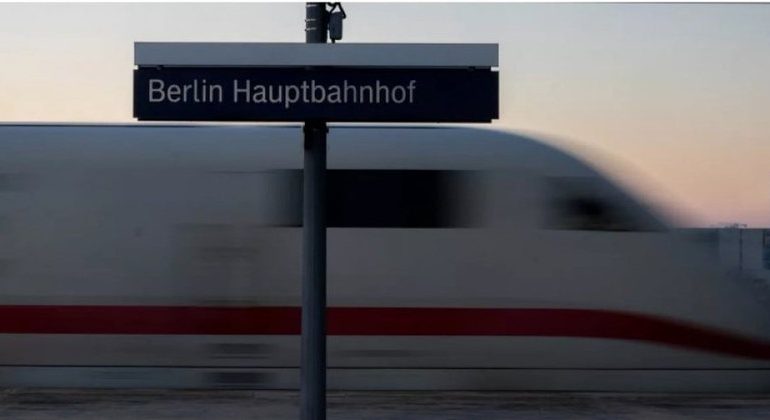 LONDËR-BERLIN ME TREN DIREKT/ Britania dhe Gjermania nënshkruajnë traktatin që sjell epokën e re të udhëtimeve të qëndrueshme