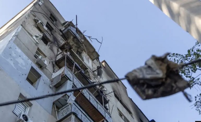 RUSIA SULMON UKRAINËN ME QINDRA DRONË DHE RAKETA/ Goditen rajonet e Odesës dhe ato pranë Detit të Zi