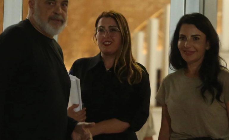 MBLEDHJA ME DYER TË MBYLLURA/ Rama kërkon lidership të ri për bashkinë e Tiranës! ‘Shkarkon’ Ristanin