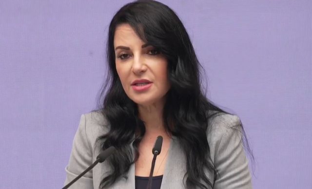 “TASK FORCË NË TERREN”/ Balluku: Kontrolle për pastrimin e akseve kombëtare, do vihen dhe gjoba