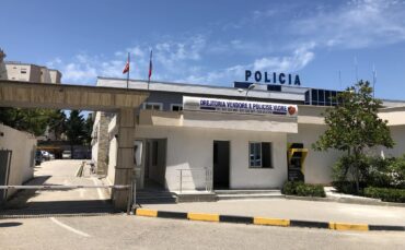 AKSIONI POLICOR NË VLORË E SARANDË/ Arrestohen 4 persona për lëndë narkotike. Mes tyre edhe një vajzë 31-vjeçare