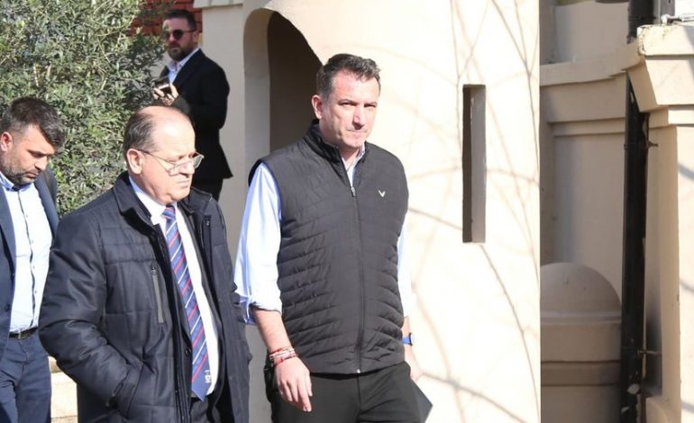 AVOKATËT E VELIAJT KËRKESË BURGJEVE: Na jepni informacion mbi trajtimin mjekësor dhe masat e sigurisë gjatë shoqërimit në spital