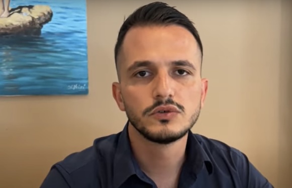 “POLICIA NUK ERDHI”/ Dhuna ndaj kamarierit në Vlorë, menaxheri i hotelit: Mbërriti pronari që pati një përplasje me klientët