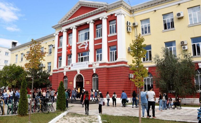 HAPEN APLIKIMET PËR UNIVERSITETET/ Sistemi do të jetë i hapur deri më…