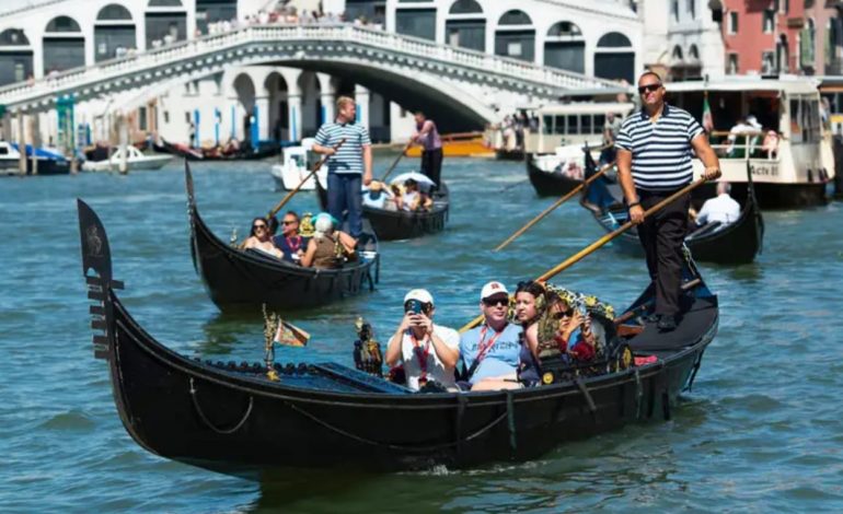 VENECIA/ Tarifa për turistët i sjell qytetit 5.4 milion euro