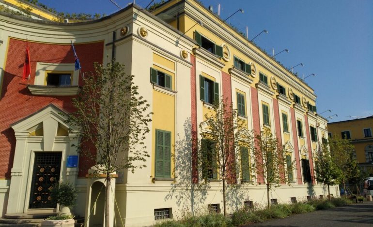 EMRAT/ Japin dorëheqjen 4 nënkryetarë të Bashkisë së Tiranës
