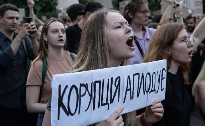 UKRAINË/ Ligji që synon organet antikorrupsion shkakton protesta në disa qytete