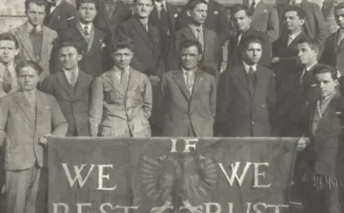 DOSSIER/ “Pasi e detyruan të zhvishej, e varën nga këmbët me kokëposhtë.…” Historia e panjohur e Qazim Dervishit, gjyqtari i parë ndërkombëtar i futbollit