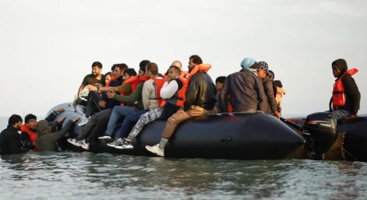 EMIGRACIONI I PALIGJSHËM/ Britania e Madhe sanksione ndaj bandave: Ndalim hyrjeje në vend dhe ngrirje asetesh