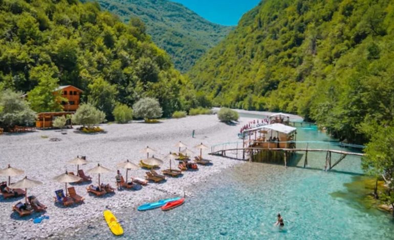 SHERR I DHUNSHËM NË LUMIN E SHALËS/ Dy persona të plagosur RËNDË