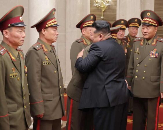 “HERONJ TË VËRTETË”/ Kim Jong Un nderon trupat koreano-veriore që luftuan në Ukrainë përkrah Rusisë