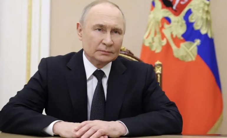 “NE JEMI TË GATSHËM TË PRESIM”/ Putin fajëson Ukrainën për mungesën e përparimit në bisedimet për armëpushim