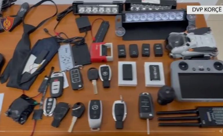 ZBULOHET GRUPI KRIMINAL QË TRAFIKONTE DROGË DREJT GREQISË/ Arrestohen 2 persona në Korçë, 2 në kërkim. Ja çfarë u gjet në magazinë (EMRAT)