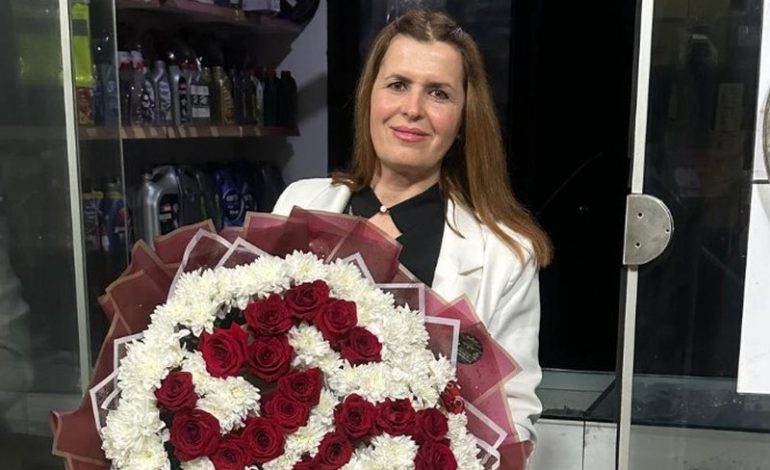 PUBLIKOHET FOTO/ Kush është drejtoresha e shkollës që u plagos nga djali i saj, detaje nga Maqellara