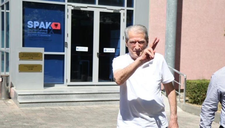 AFERA “PARTIZANI”/ Sali Berisha mbërrin në SPAK në zbatim të masës detyrim paraqitje