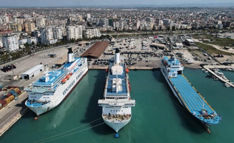 PUSHIMET VERORE/ Fluks hyrjesh në portin e Durrësit, mbi 24 mijë pasagjerë në vetëm tre ditë
