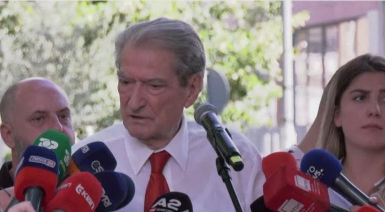 SULMON DUMANIN PAS DALJES NGA SPAK/ Berisha: Mashtroi lidhur me paditë e PD për zgjedhjet e 11 majit, do të përgjigjet për këtë