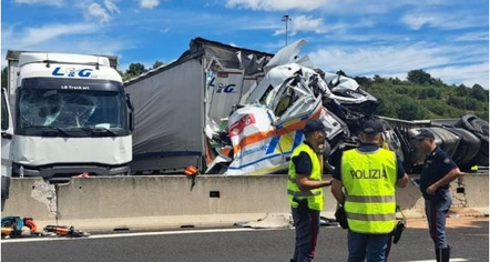 AKSIDENT I FRIKSHËM NË ITALI/ Tre të vdekur dhe 15 të plagosur