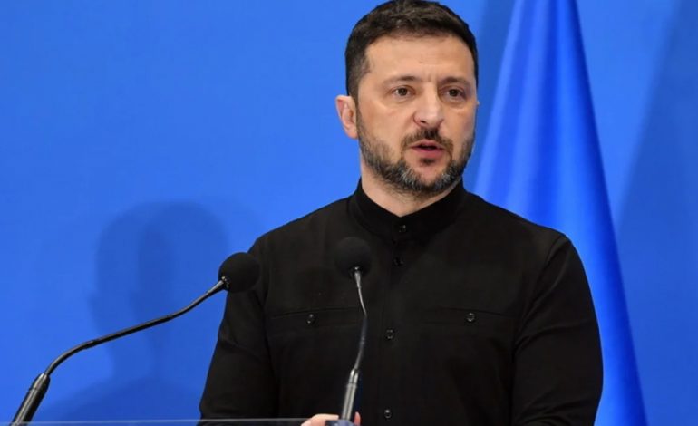 SHKËMBIM TERRITORESH PËR TË NDALUR LUFTËN/ Zelensky reagon pas deklaratës së Trump: Ukrainasit nuk do t’ia japin tokën e tyre pushtuesve