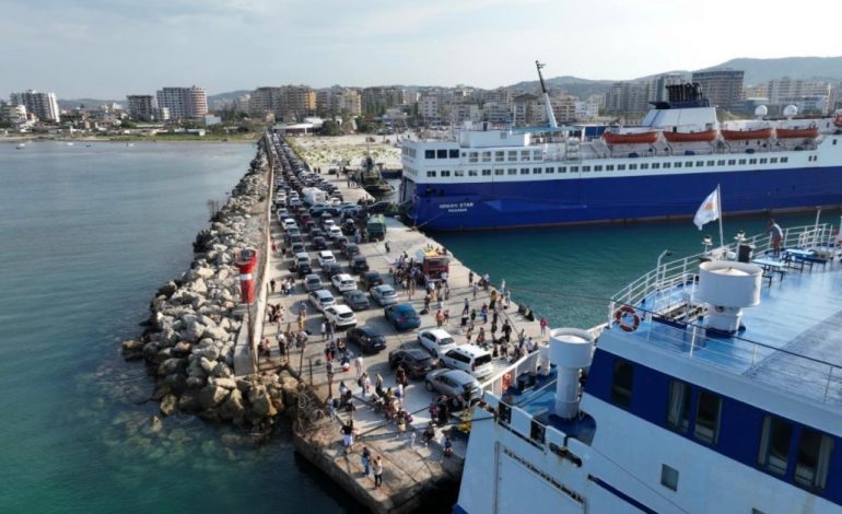 FLUKS UDHËTARËSH NË PORTIN E VLORËS/ Rreth 23 mijë pasagjerë nga korriku deri më sot