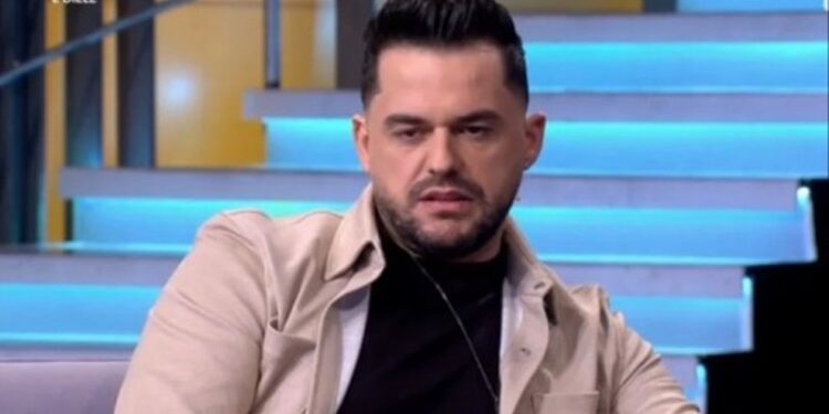 SHKOI I DEHUR NË DASMËN KU DO KËNDONTE/ Reagon Shpat Kasapi: Ishte një keqkuptim me…