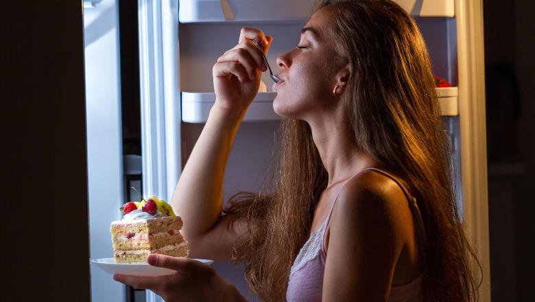 NGA TË SKUQURAT TEK ËMBËLSIRAT/ Ja ushqimet që duhet të shmangni pas të 40-ve për shëndetin