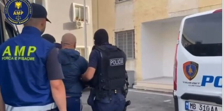 E PËSON KEQ/ Fshehu provat e ngjarjes ku ishte përfshirë i vëllai, AMP ndëshkon policin në Tiranë