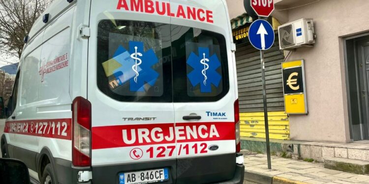 AKSIDENT I RËNDË NË HAMALLAJ/ Automjeti përplas për vdekje këmbësorin 70 vjeçar