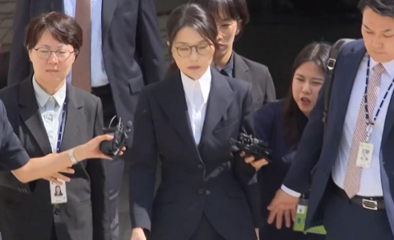 ARRESTOHET EDHE ISH-ZONJA E PARË E KORESË SË JUGUT/ Pranoi si ryshfet dy çanta Chanel dhe një gjerdan diamanti