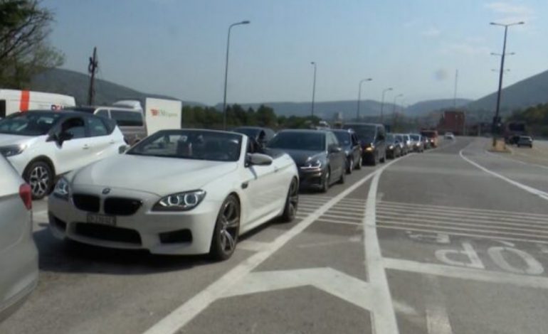 FLUKS UDHËTARËSH EDHE GJATË DITËVE TË JAVËS/ Shqiptarët e Kosovës zgjedhin Durrësin dhe Lezhën