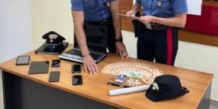 ÇMONTOHET GRUPI I SKIFTERËVE/ 2 shqiptarë të arrestuar! U kapen kokainë dhe para cash