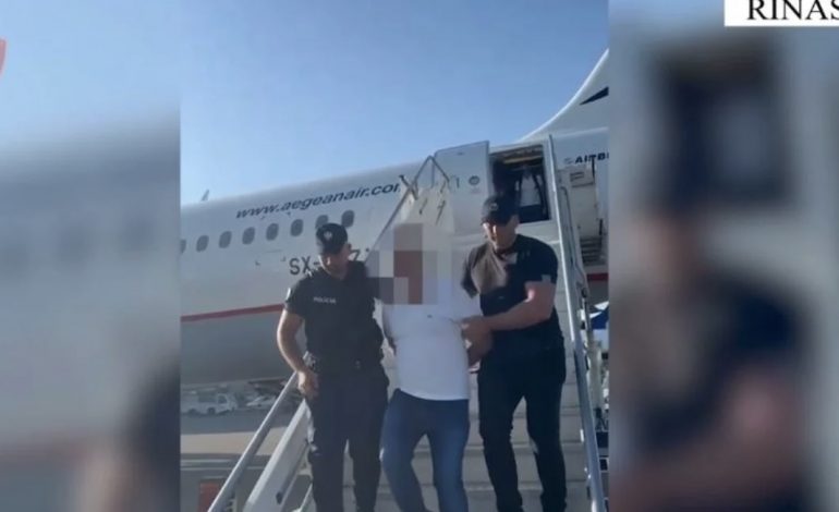 NË KËRKIM NDËRKOMBËTAR PËR VJEDHJE DHE PLAGOSJE/ Kapet në Rinas 20-vjeçari belg