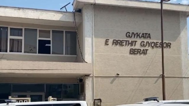 EMRAT/ U arrestuan si të dyshuar për zjarrëvënie në Berat dhe Dimal, Gjykata cakton masën detyrim paraqitje për katër autorët
