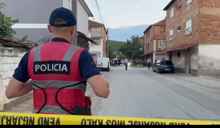 ZBARDHET PLAGOSJA E TË RIUT DJE NË KORÇË/ 5 të arrestuar, u dhunua edhe autori