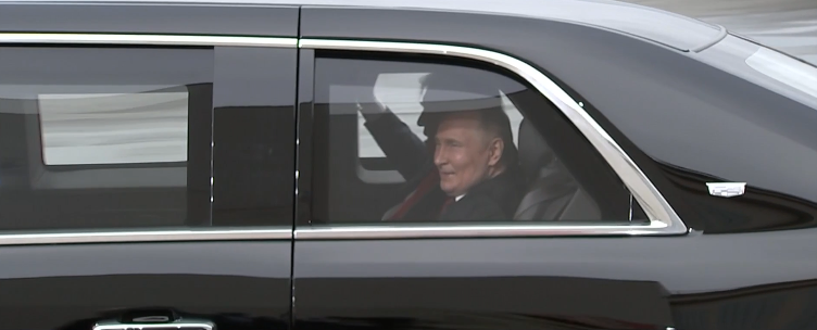 FOTOLAJM/ Trump dhe Putin udhëtojnë së bashku drejt vendit të takimit të nivelit të lartë