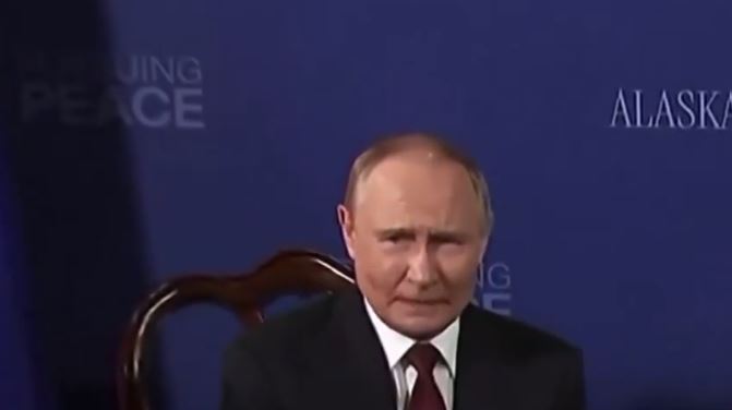 PAMJET/ Putin shfaqet nervoz në sallë, hera e parë pas 3 vitesh që pyetet nga gazetarë të huaj